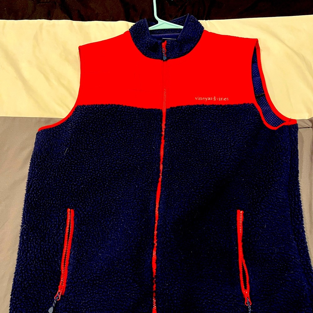 Vineyard Vines Sherpa Vest XL.